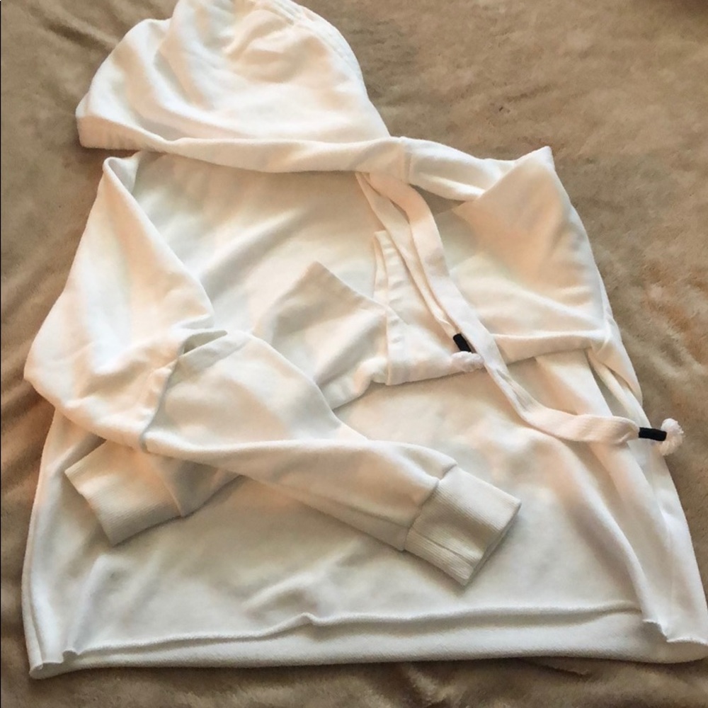 White crop sweatshirt